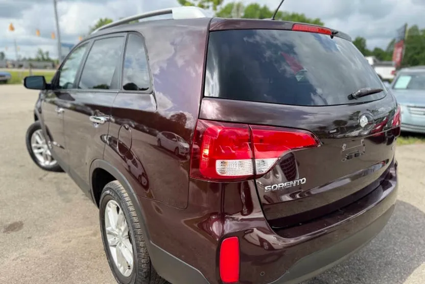 2014 Kia Sorento LX photo 1