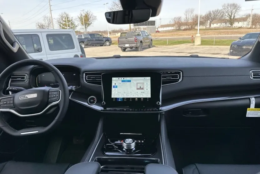 2024 Jeep Wagoneer Base photo 1
