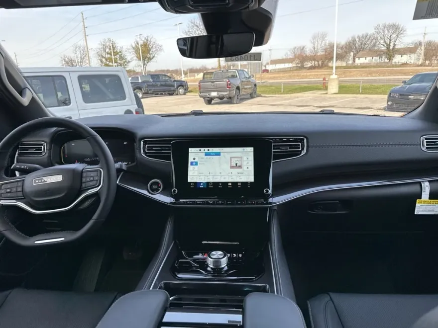 2024 Jeep Wagoneer Base photo 1