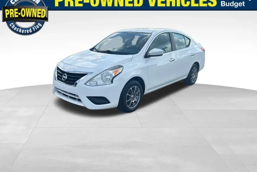 2016 Nissan Versa 1.6 SV photo 1
