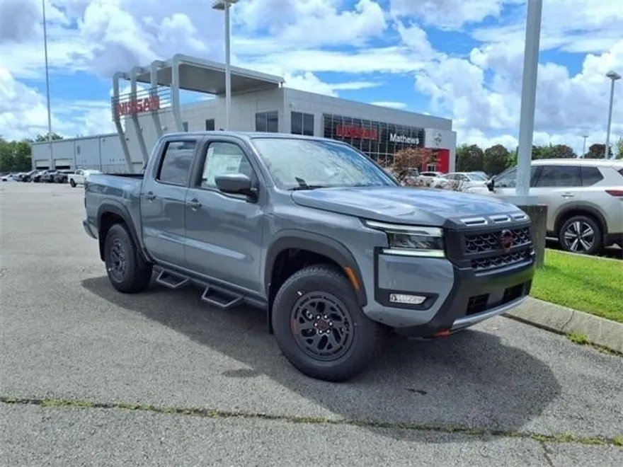 2025 Nissan Frontier Crew Cab PRO-X photo 1