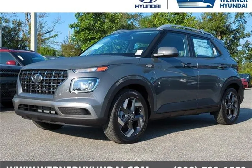 2025 Hyundai Venue SEL photo 1