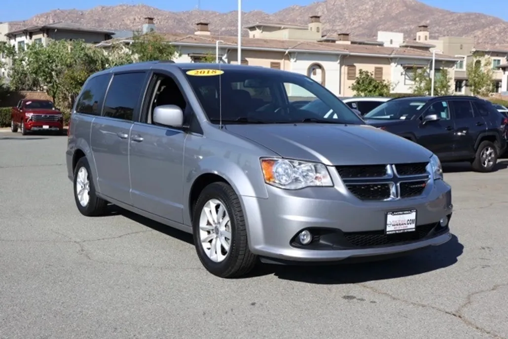 2018 Dodge Grand Caravan SXT photo 1