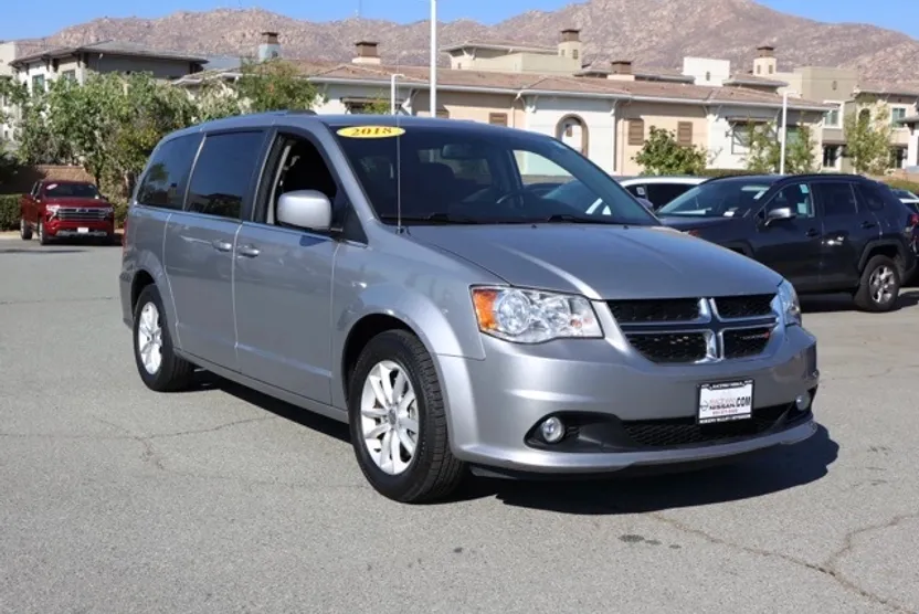 2018 Dodge Grand Caravan SXT photo 1