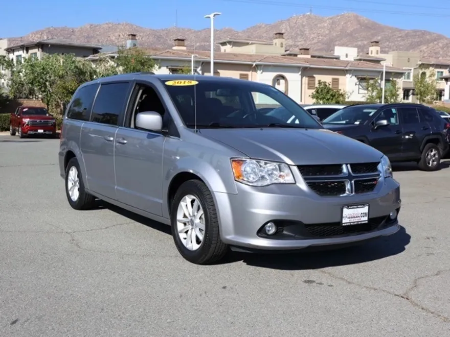 2018 Dodge Grand Caravan SXT photo 1