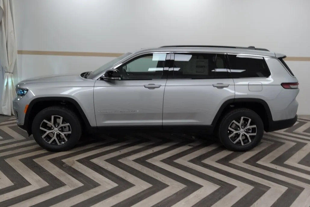 2025 Jeep Grand Cherokee Limited photo 1