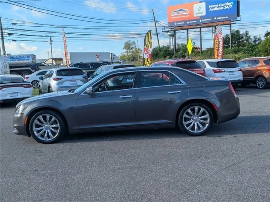 2019 Chrysler 300 Limited photo 1