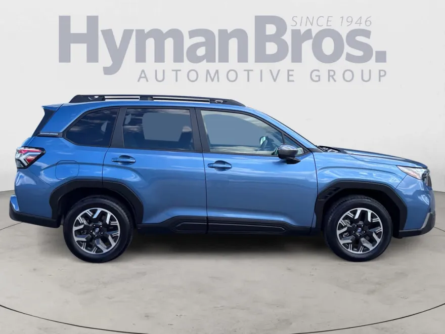 2025 Subaru Forester Premium photo 1