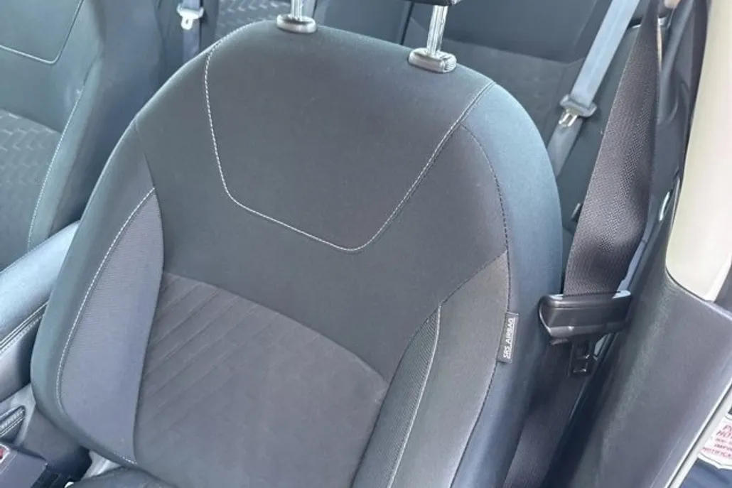 2024 Nissan Kicks SV photo 1