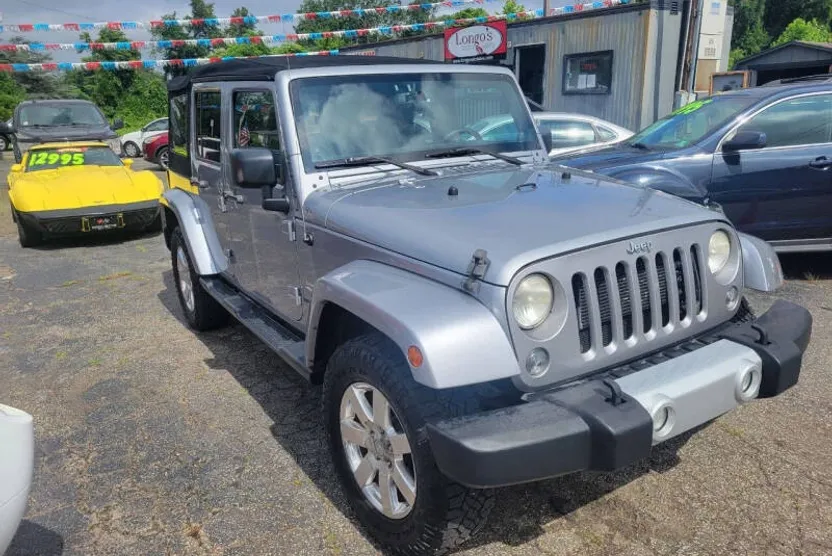 2014 Jeep Wrangler Unlimited Sahara photo 1
