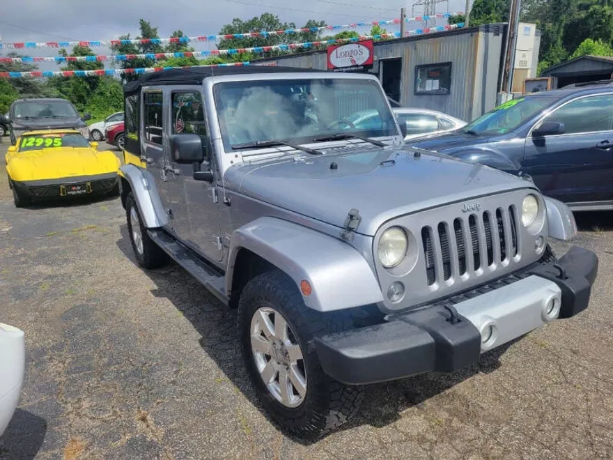 2014 Jeep Wrangler Unlimited Sahara photo 1