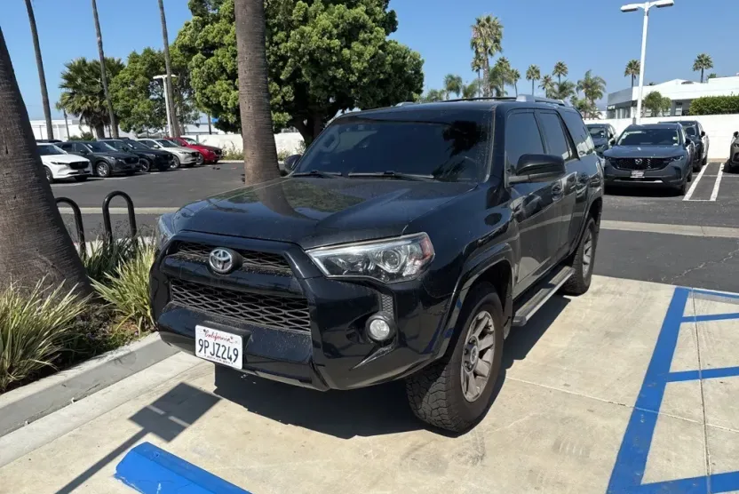 2016 Toyota 4Runner SR5 photo 1