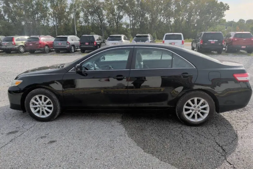 2010 Toyota Camry XLE photo 1