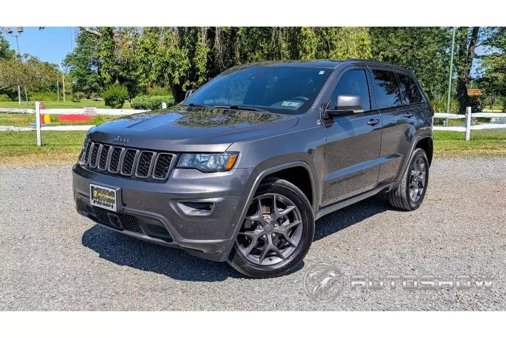 2021 Jeep Grand Cherokee Anniversary Edition photo 1