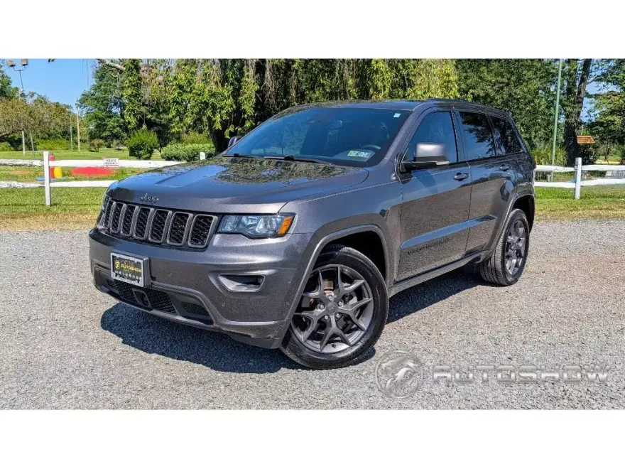 2021 Jeep Grand Cherokee Anniversary Edition photo 1