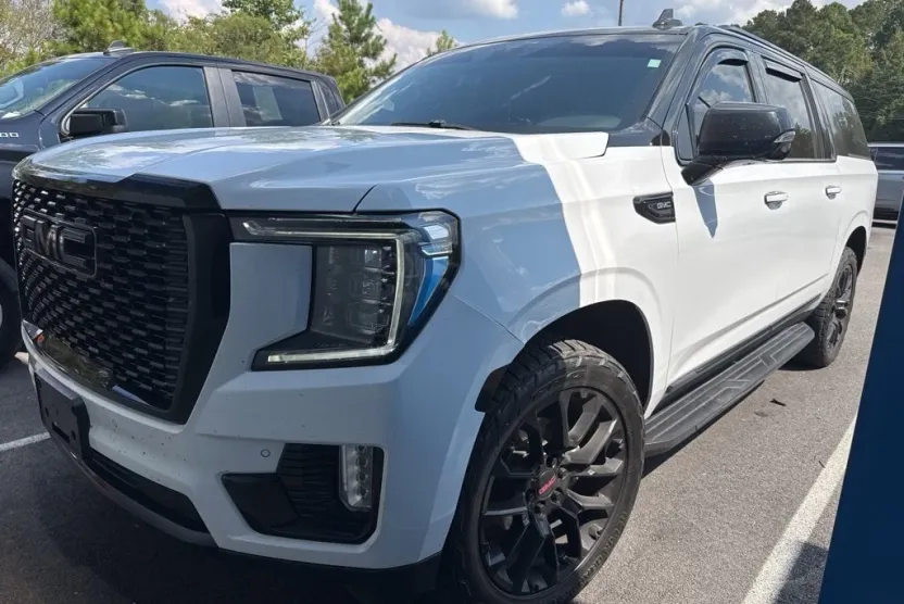 2022 Gmc Yukon XL SLT photo 1