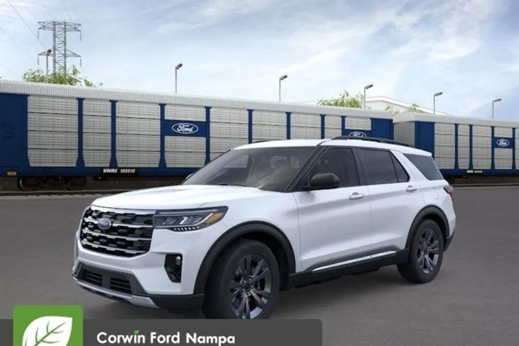 2025 Ford Explorer photo 1