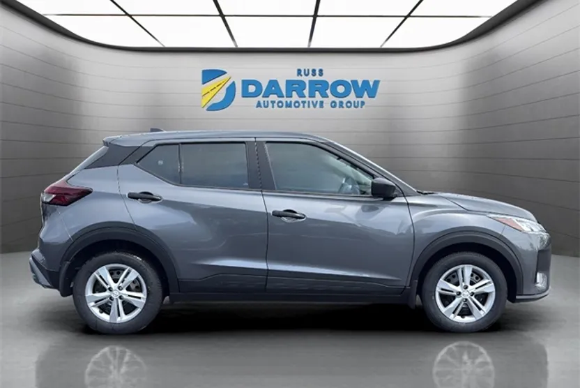 2025 Nissan Kicks Play S photo 1