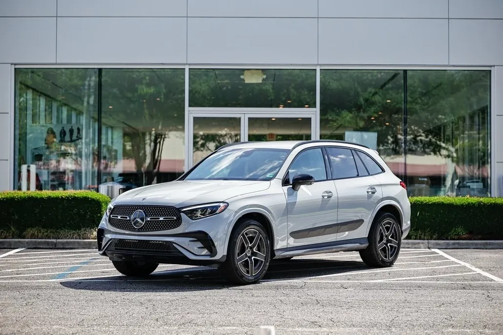 2025 Mercedes Benz GLC 300 4MATIC photo 1