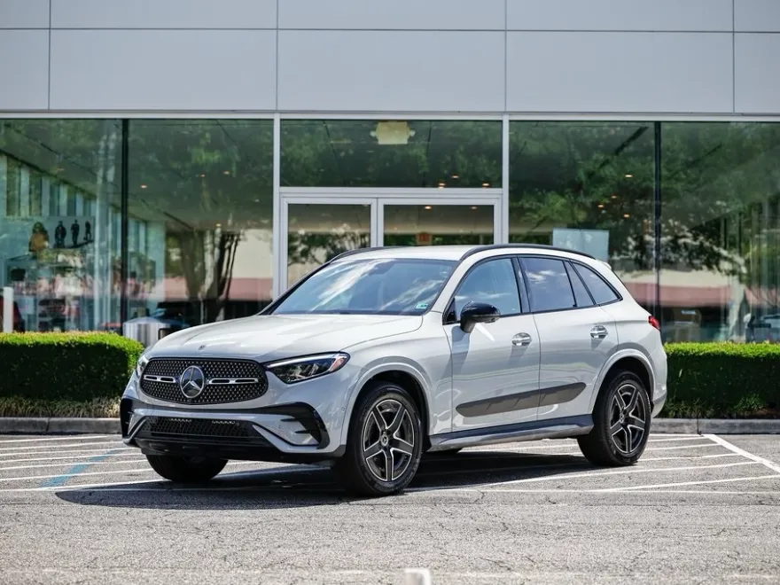 2025 Mercedes Benz GLC 300 4MATIC photo 1