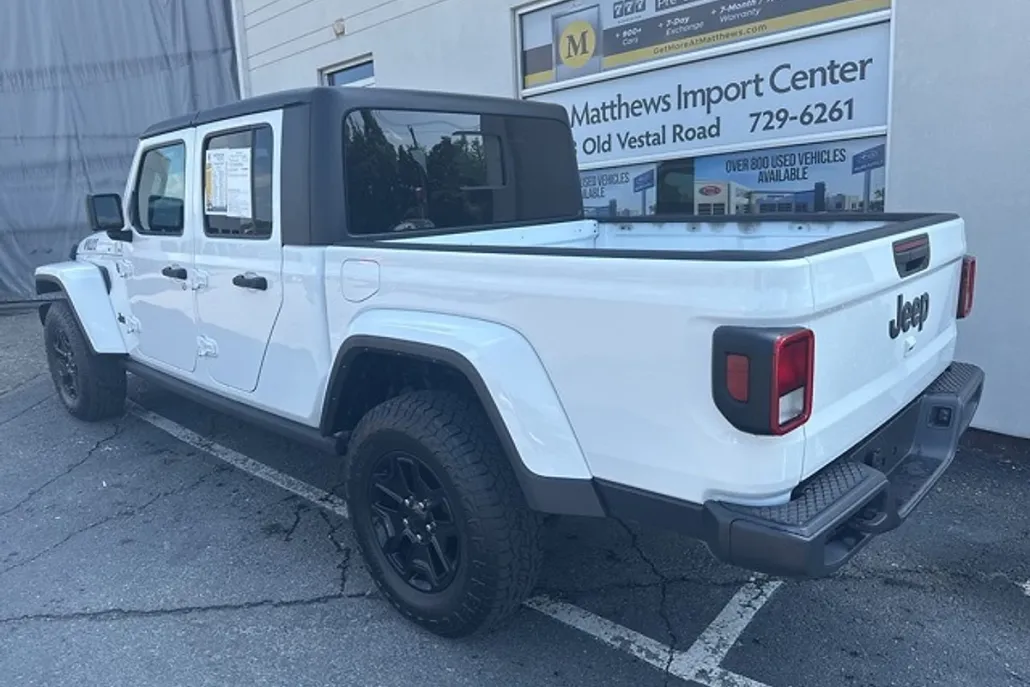 2021 Jeep Gladiator Willys photo 1