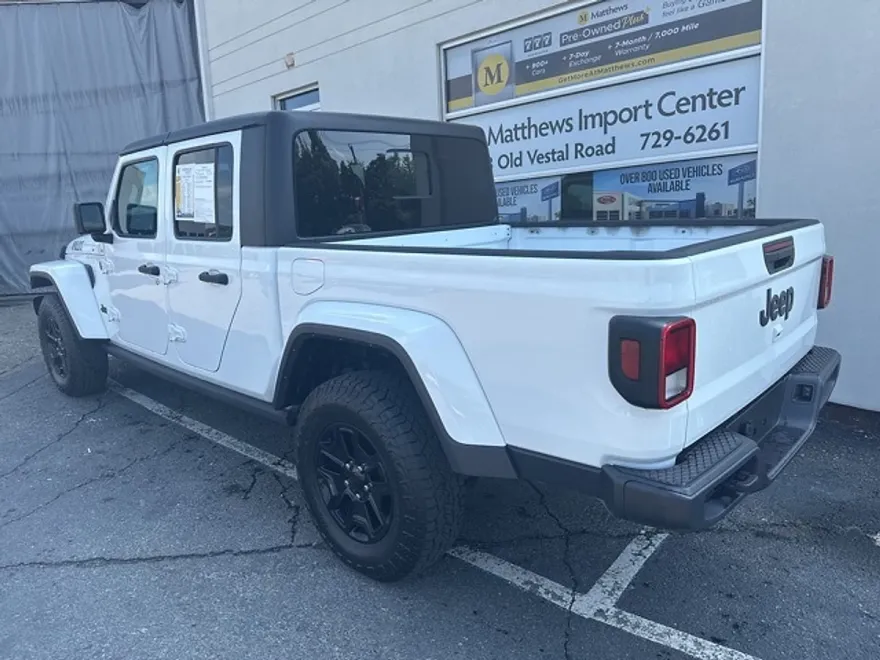 2021 Jeep Gladiator Willys photo 1