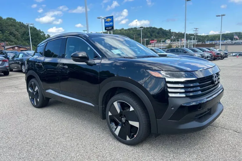 2025 Nissan Kicks SR photo 1