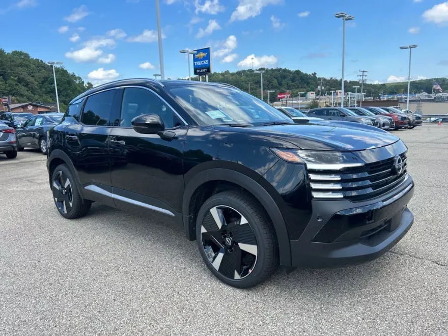 2025 Nissan Kicks SR photo 1