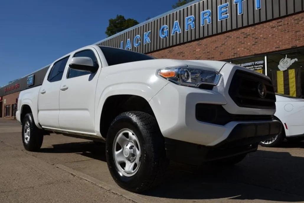 2022 Toyota Tacoma 4x4 SR V6 photo 1