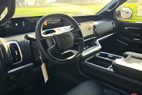 2025 Ford Expedition Platinum photo 3