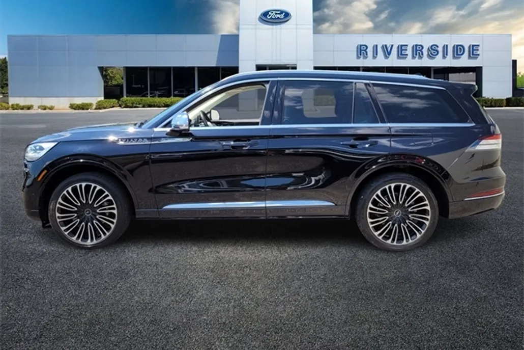 2021 Lincoln Aviator Black Label photo 1