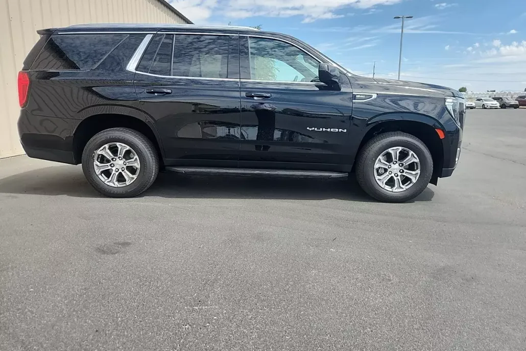 2022 Gmc Yukon SLE photo 1