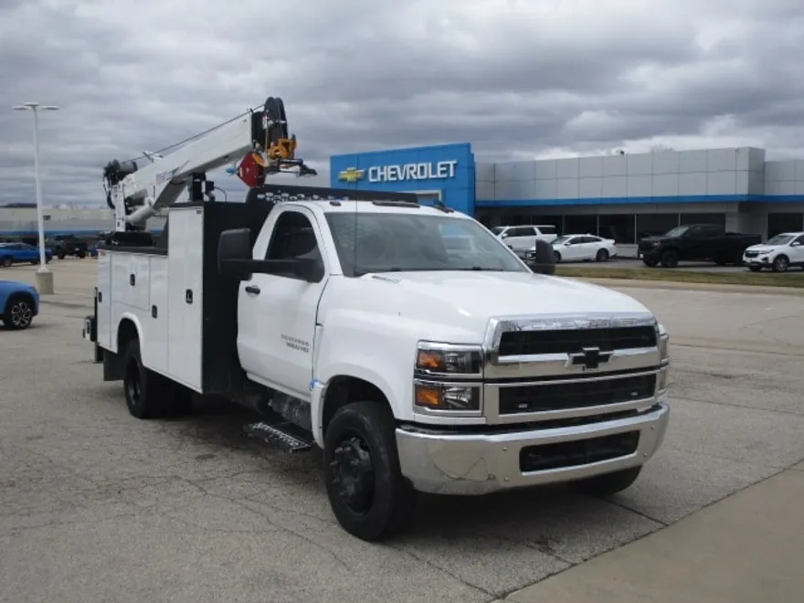2023 Chevrolet Silverado 5500HD Work Truck photo 1