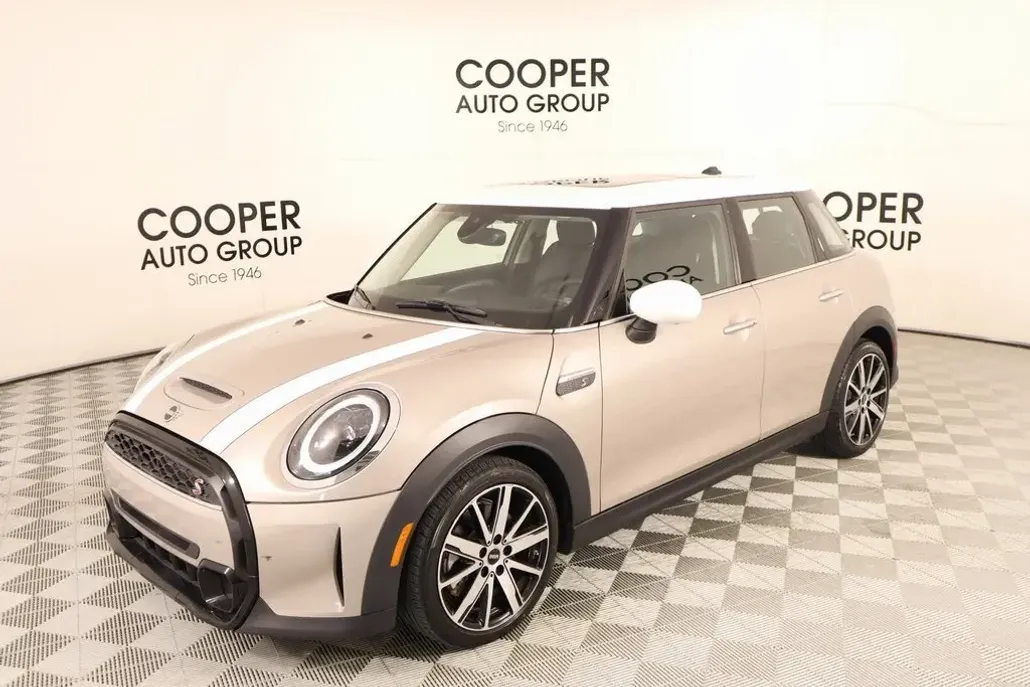 2023 Mini Cooper 4 Door Hardtop S photo 1