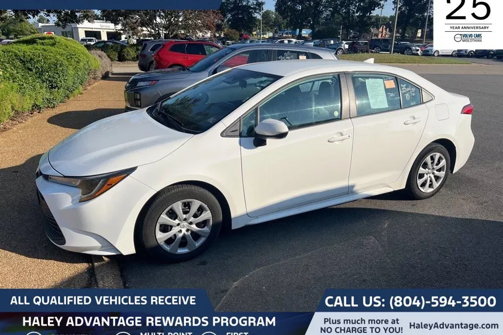 2024 Toyota Corolla LE photo 1