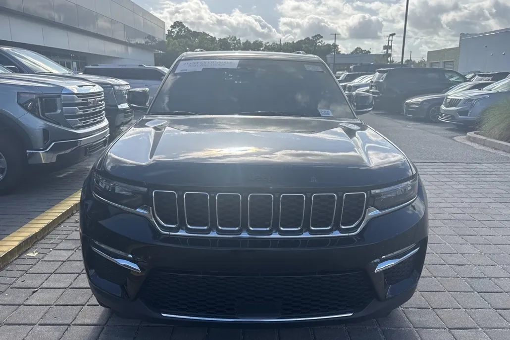 2023 Jeep Grand Cherokee Limited photo 1