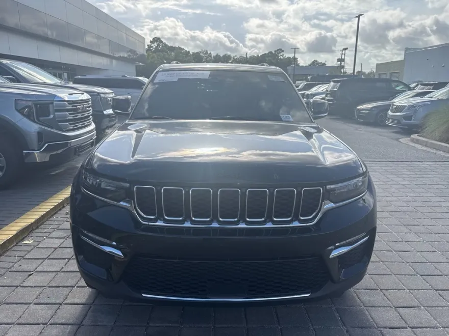 2023 Jeep Grand Cherokee Limited photo 1