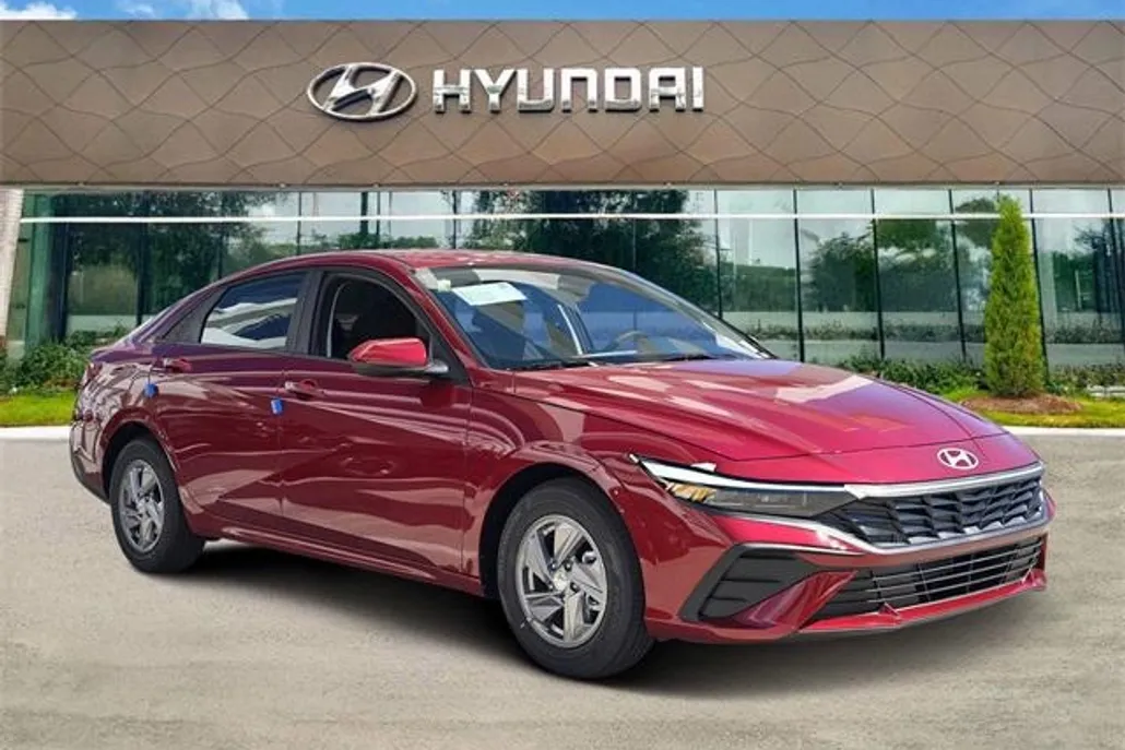 2025 Hyundai Elantra SE photo 1