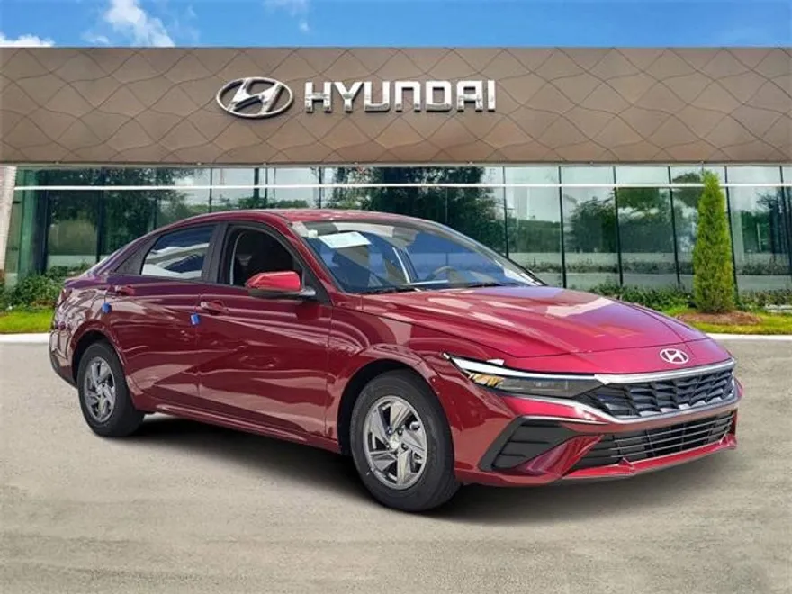 2025 Hyundai Elantra SE photo 1