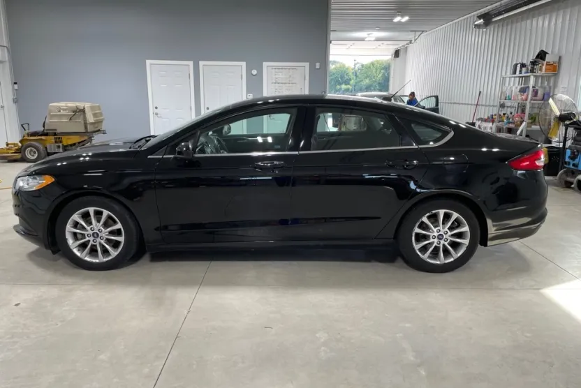 2017 Ford Fusion SE photo 1