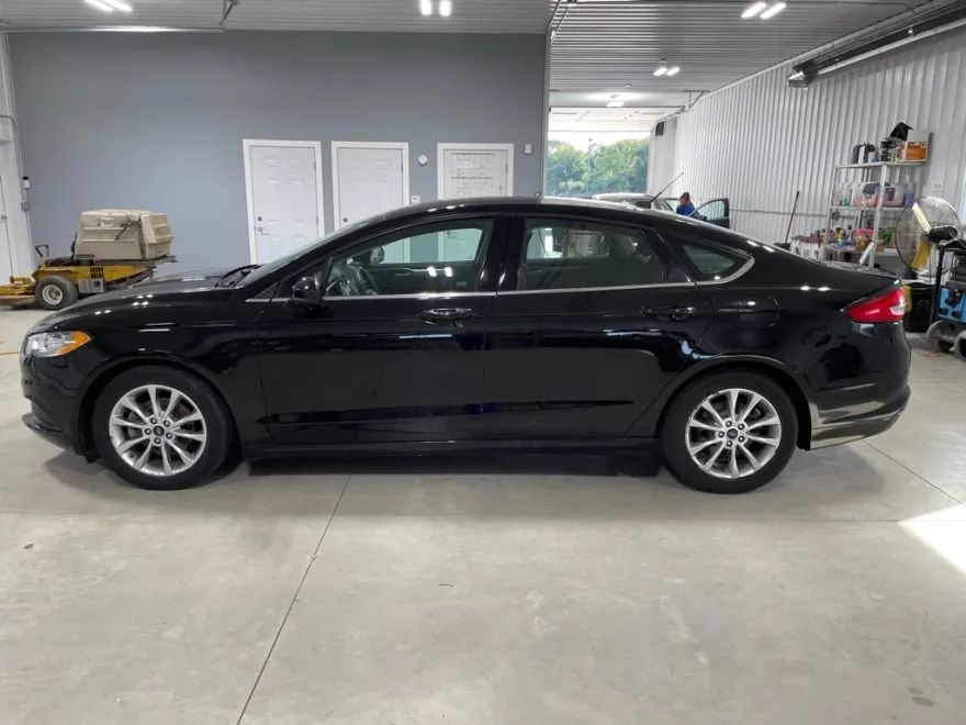 2017 Ford Fusion SE photo 1