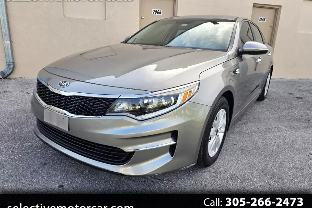 2016 Kia Optima LX photo 1