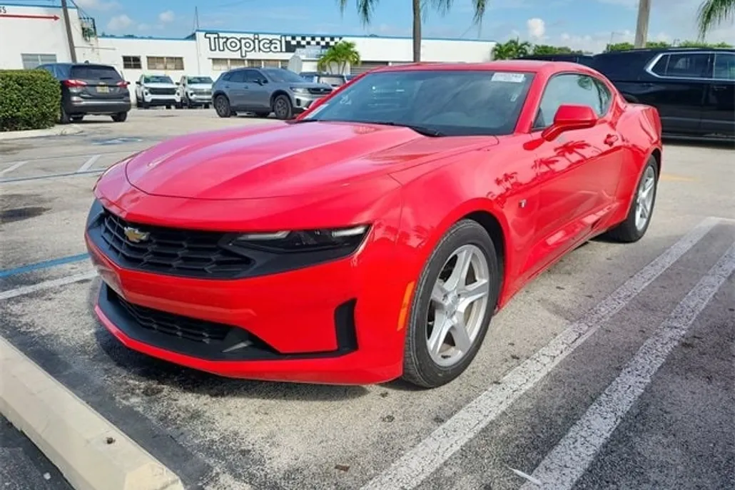 2023 Chevrolet Camaro 1LT photo 1