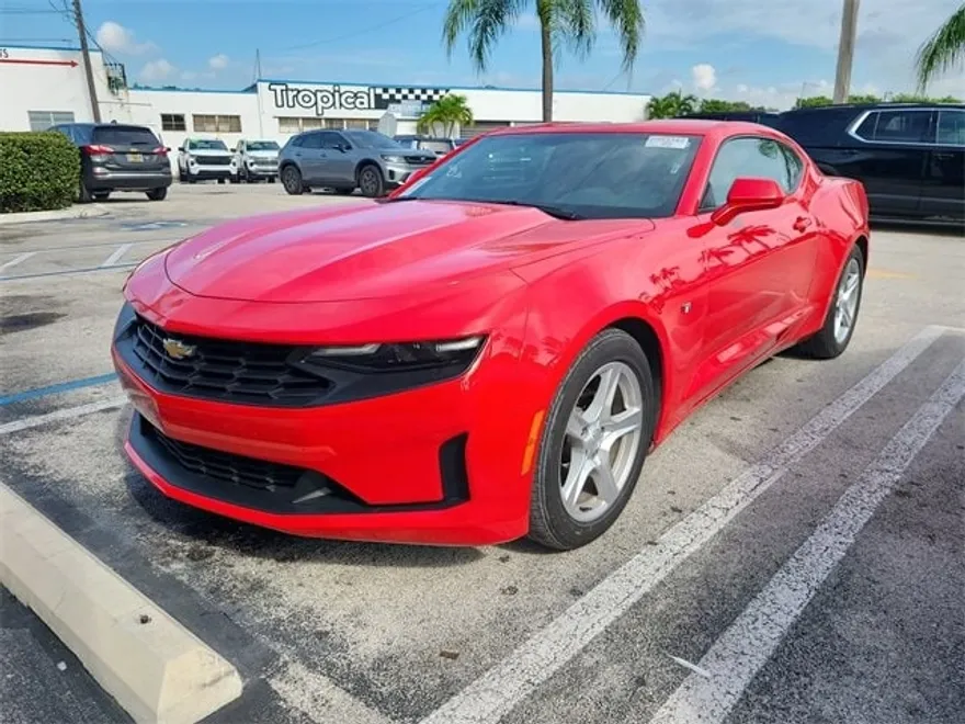 2023 Chevrolet Camaro 1LT photo 1