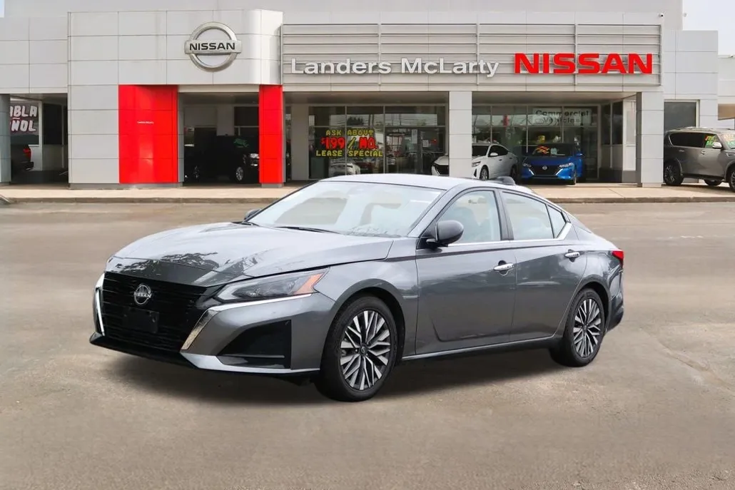 2024 Nissan Altima 2.5 SV photo 1