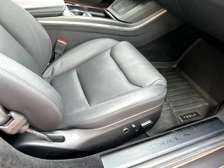 2022 Tesla Model S Plaid AWD photo 11