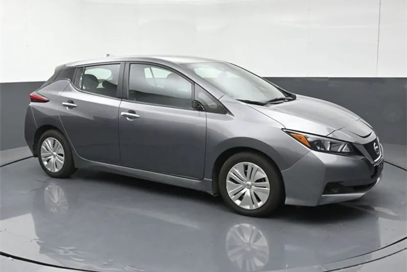 2021 Nissan Leaf S photo 1