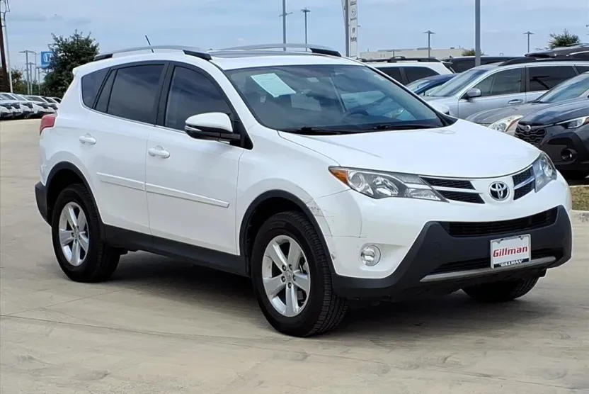 2013 Toyota RAV4 XLE photo 1