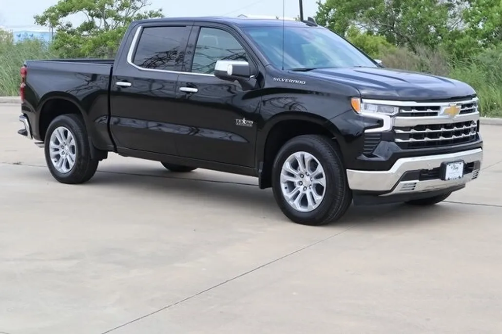 2025 Chevrolet Silverado 1500 LTZ photo 1