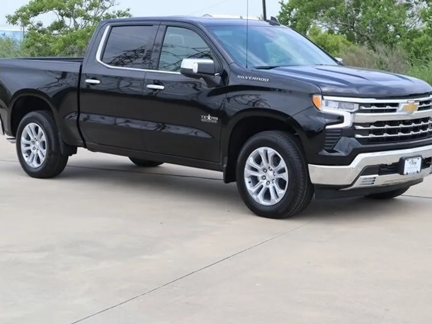 2025 Chevrolet Silverado 1500 LTZ photo 1